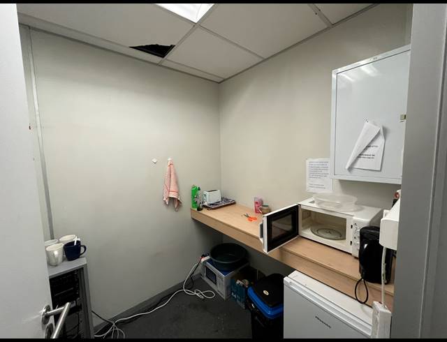 148M² OFFICE TO LET IN PINELANDS